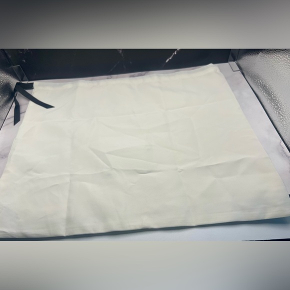 Gucci Cream Dust Bag with Black Trim and Logo Patch 14 x 11.5 - Picture 3 of 3